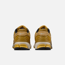 Nike Zoom Vomero 5 - Ocre / Dourado / Prateado metálico / Marrom-claro