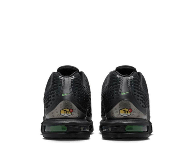 Tênis Nike Air Max Plus VII em preto com detalhes verdes — imagem 4